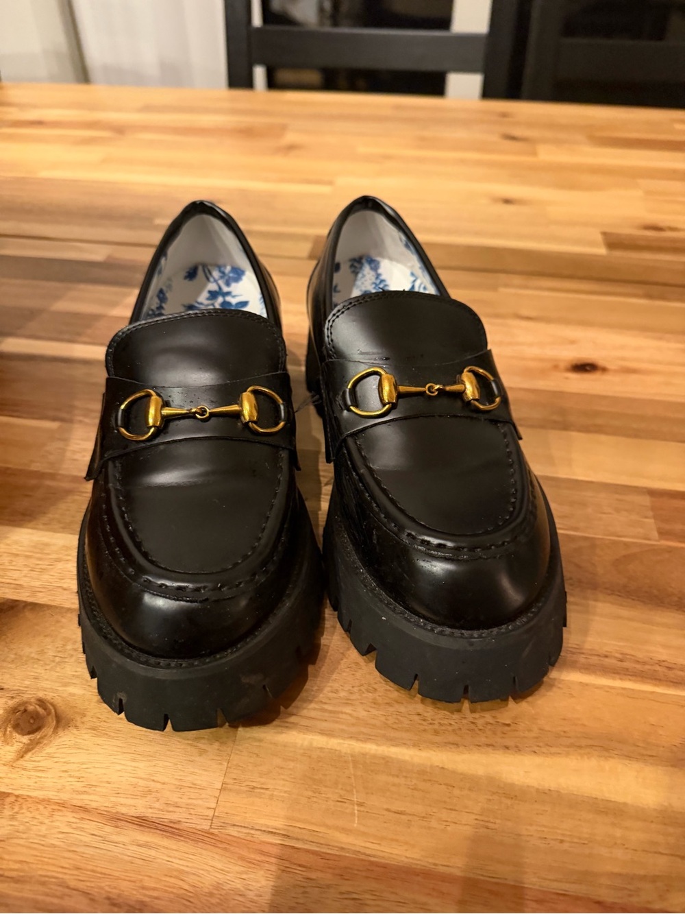 Gucci Black Leather Women's Lug-Sole Loafers with Gold Horsebit - Picture 1 of 3